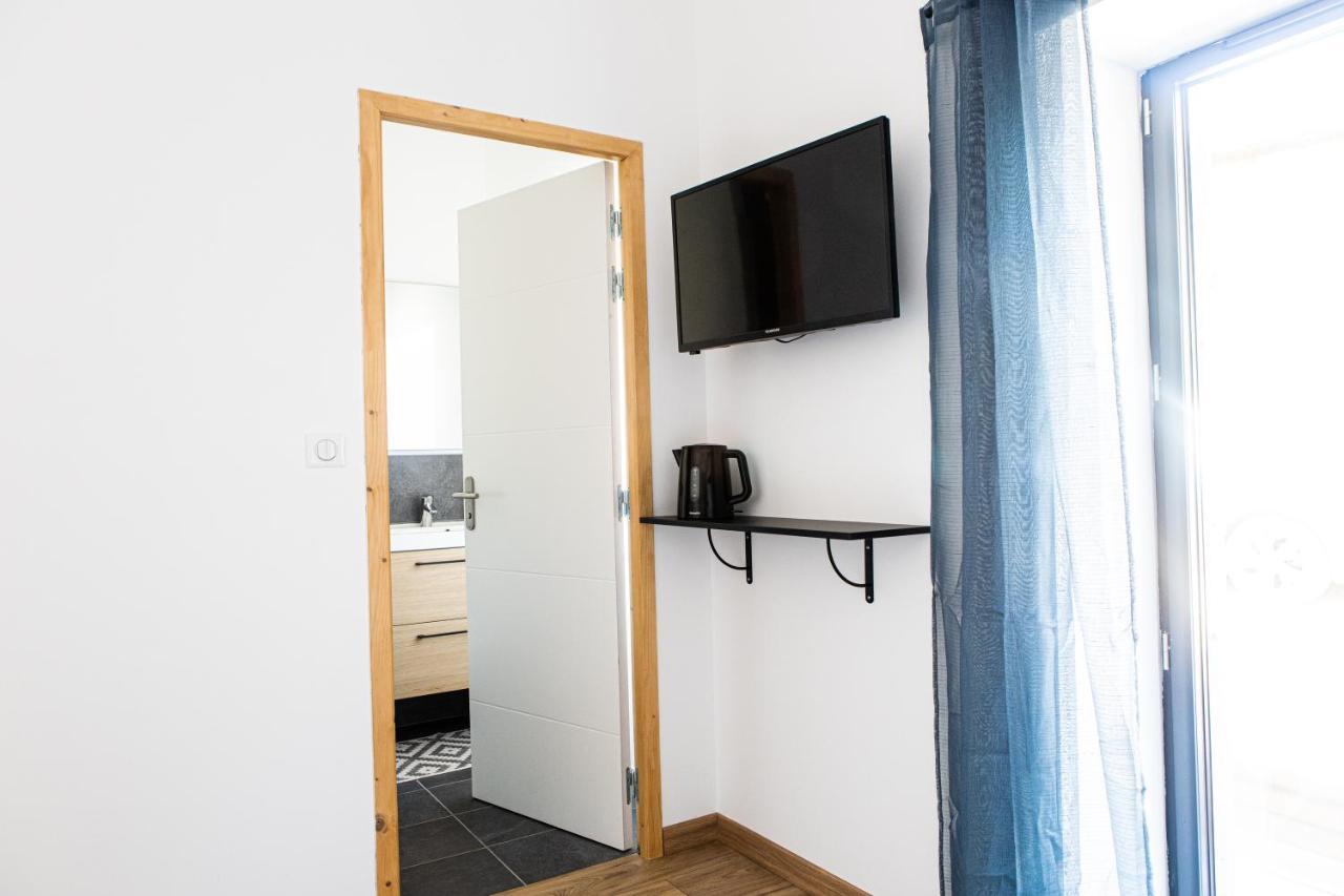 Chambre Tropicale Privee Au Coeur D'Un Village Calme Et Proche Du Vignoble Vinzelles Ngoại thất bức ảnh