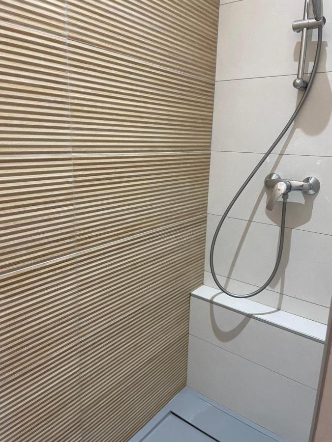 Chambre Tropicale Privee Au Coeur D'Un Village Calme Et Proche Du Vignoble Vinzelles Ngoại thất bức ảnh